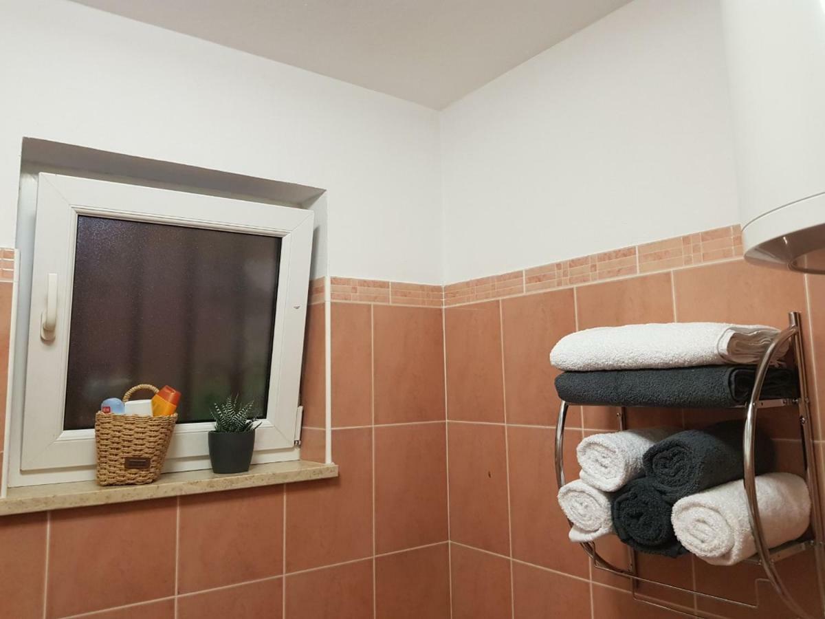 Apartment Tina By The Beach ペシュチャーナ・ウヴァラ エクステリア 写真